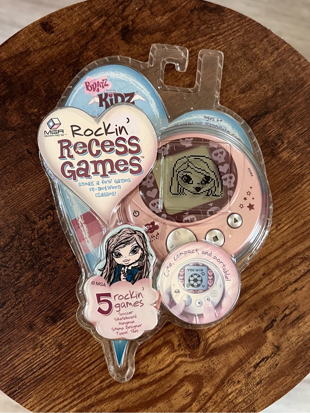 NIB 2006 VINTAGE Y2K BRATZ ROCKIN RECESS HANDHELD ELECTRONIC GAME ✨
